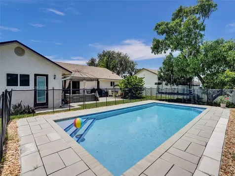 8241 SW 27th Place Davie FL 33328