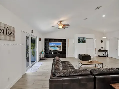 8241 SW 27th Place Davie FL 33328