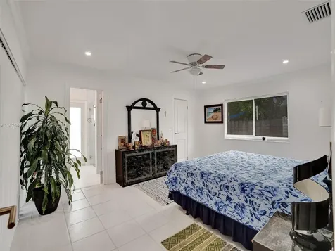 8241 SW 27th Place Davie FL 33328