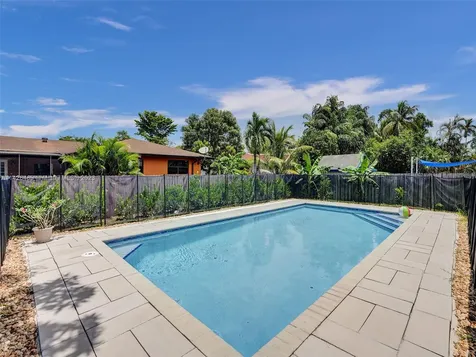8241 SW 27th Place Davie FL 33328