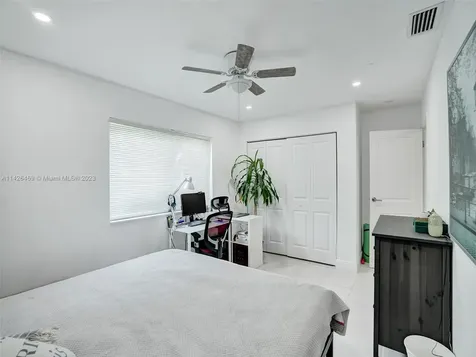 8241 SW 27th Place Davie FL 33328