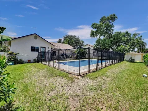 8241 SW 27th Place Davie FL 33328