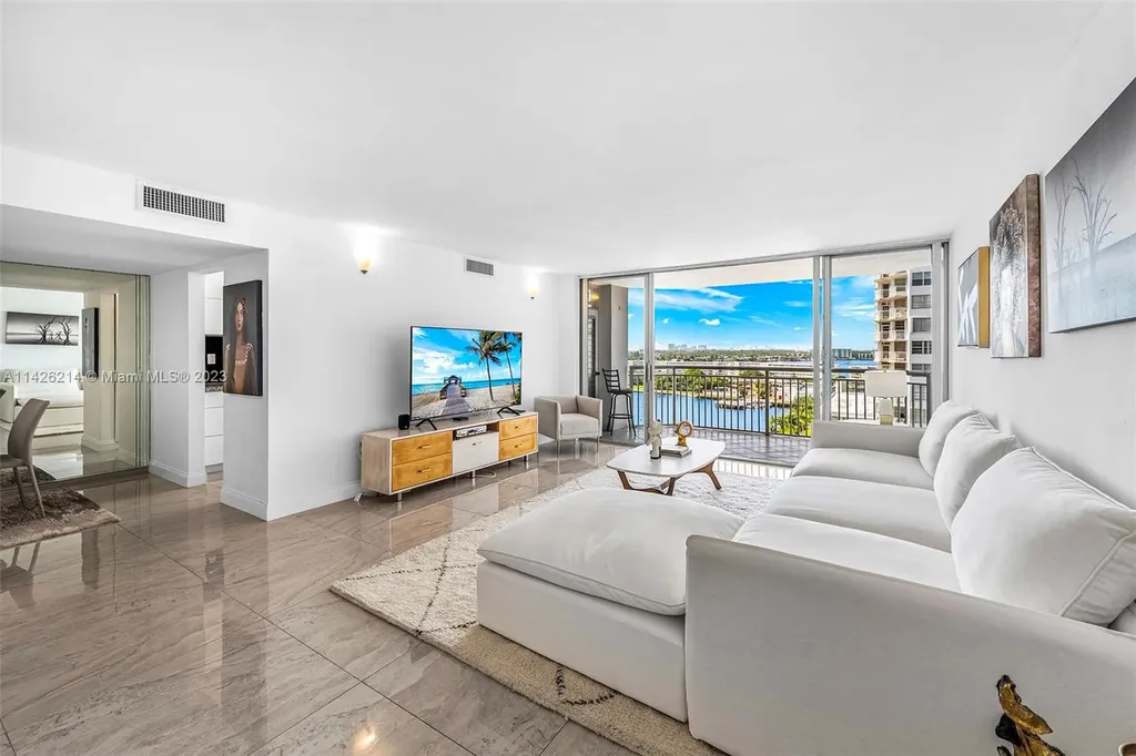 18071 Biscayne Boulevard Aventura FL 33160