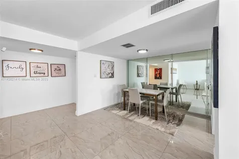 18071 Biscayne Boulevard Aventura FL 33160