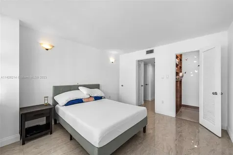 18071 Biscayne Boulevard Aventura FL 33160