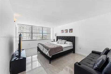18071 Biscayne Boulevard Aventura FL 33160