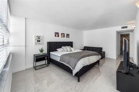 18071 Biscayne Boulevard Aventura FL 33160