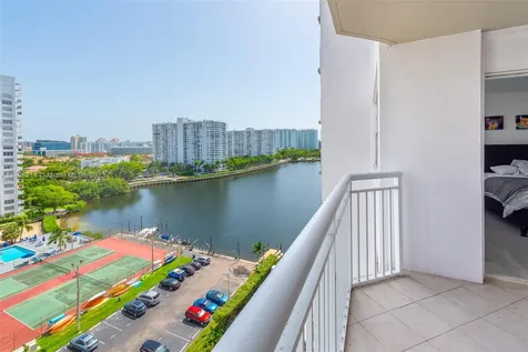 18071 Biscayne Boulevard Aventura FL 33160