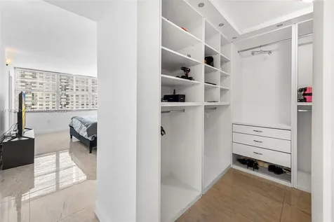 18071 Biscayne Boulevard Aventura FL 33160