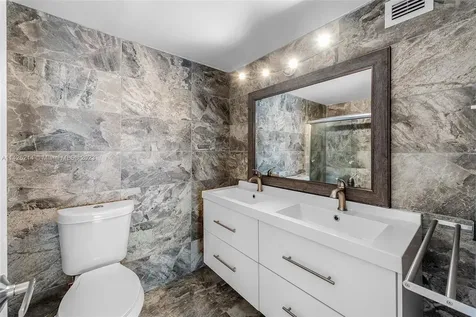 18071 Biscayne Boulevard Aventura FL 33160