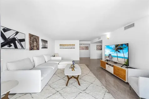 18071 Biscayne Boulevard Aventura FL 33160