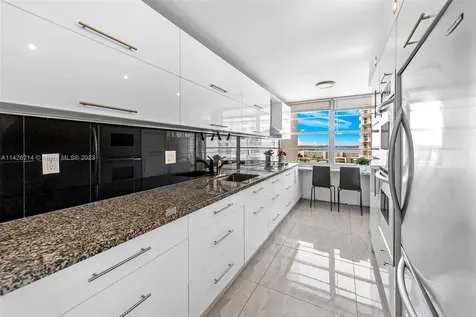 18071 Biscayne Boulevard Aventura FL 33160