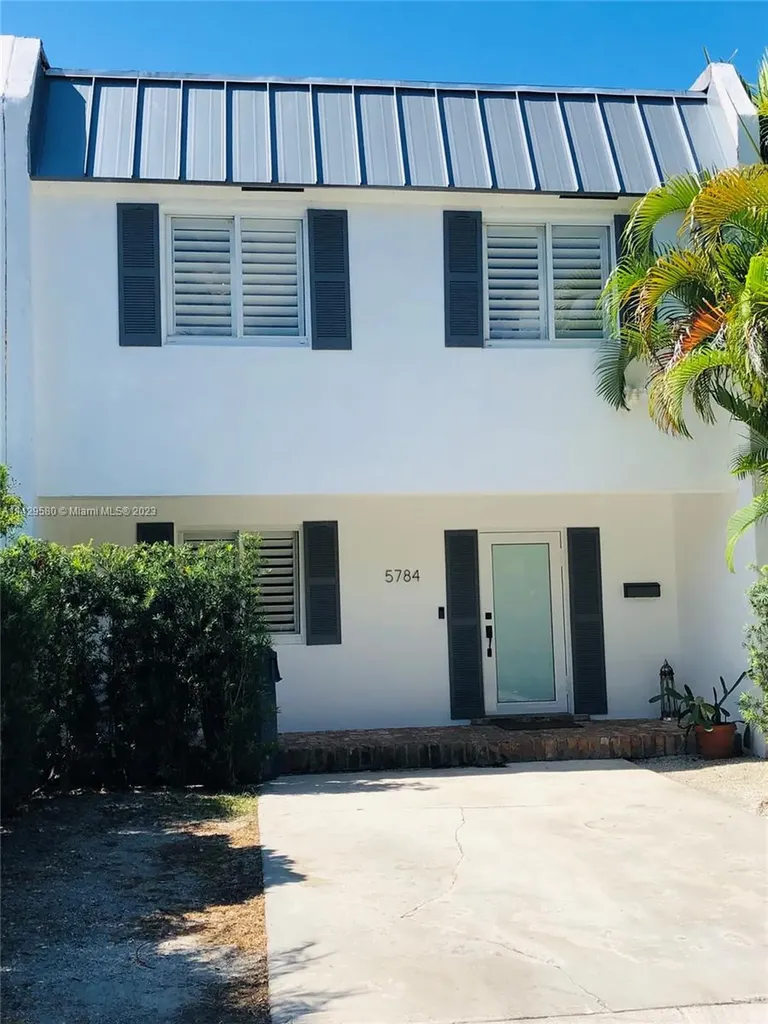 5784 SW 74th Terrace South Miami FL 33143