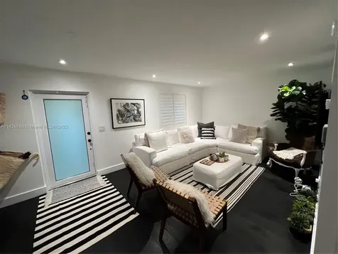 5784 SW 74th Terrace South Miami FL 33143