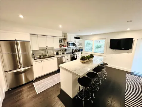 5784 SW 74th Terrace South Miami FL 33143