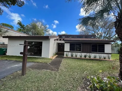 9043 SW 78th Place Miami FL 33156