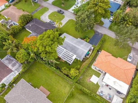 465 NW 88th Terrace El Portal FL 33150