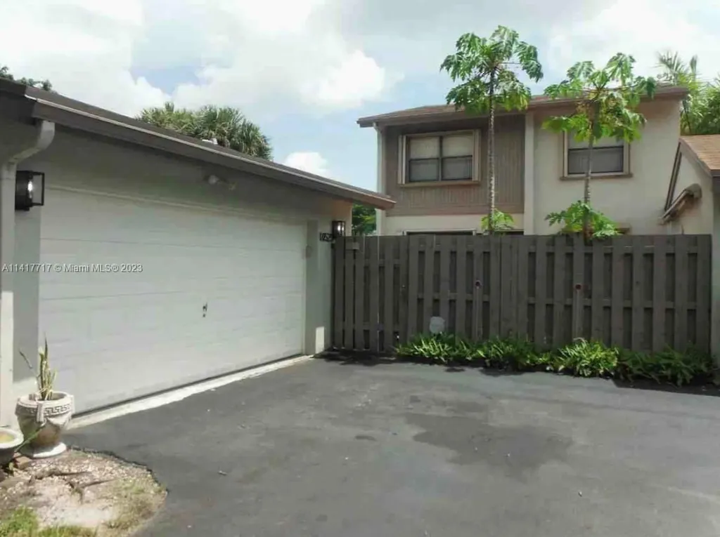 10525 SW 113th Place Miami FL 33176