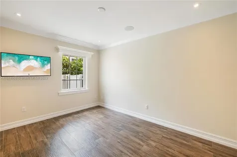 4531 N Bay Road Miami Beach FL 33140