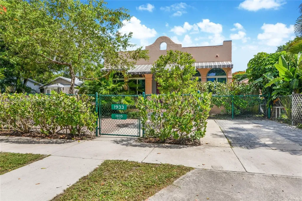 1933 Taylor Street Hollywood FL 33020