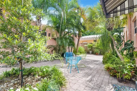 1933 Taylor Street Hollywood FL 33020