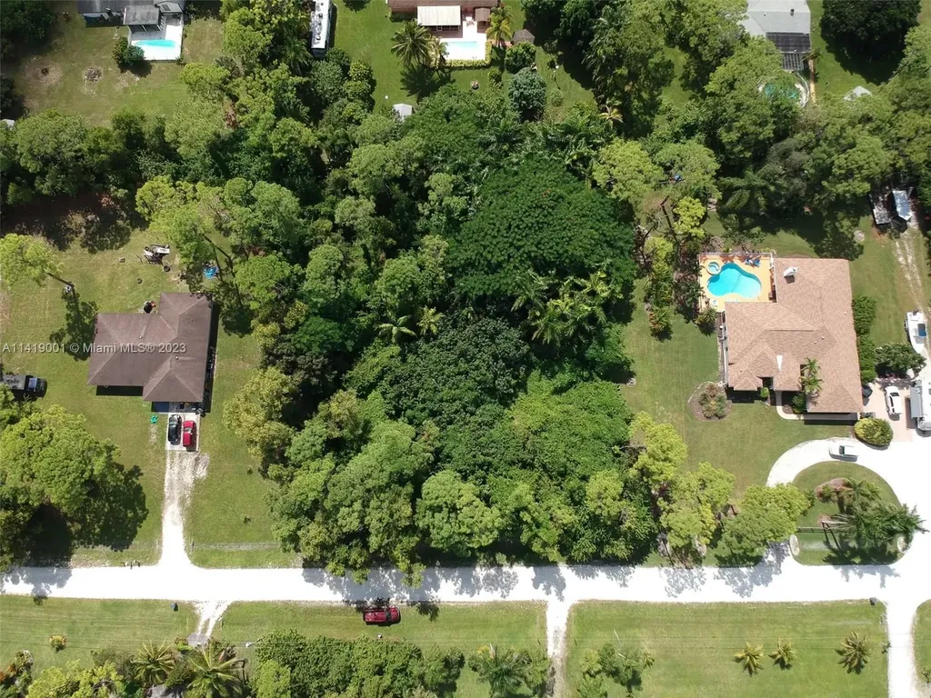 . E Prestwich Drive Loxahatchee FL 33470