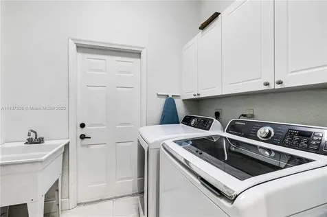 1959 Harbor View Circle Weston FL 33327