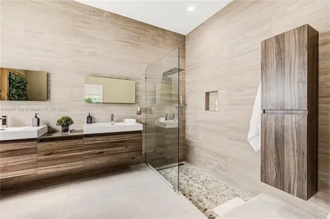 1959 Harbor View Circle Weston FL 33327