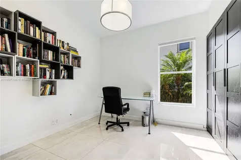 1959 Harbor View Circle Weston FL 33327