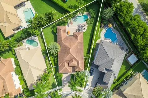 1959 Harbor View Circle Weston FL 33327