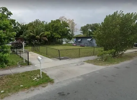 4 NW Court Pompano Beach FL 33069