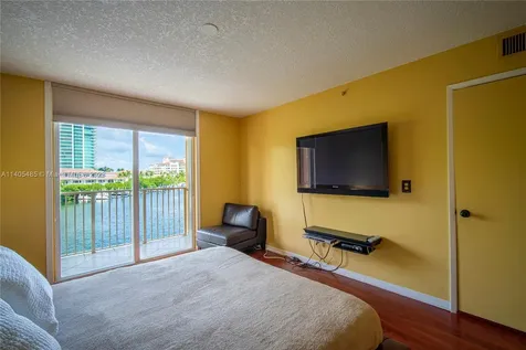 19999 E Country Club Drive Aventura FL 33180