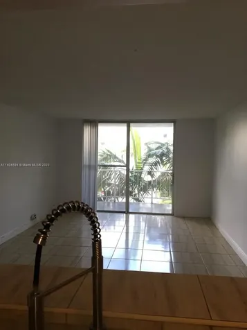 496 NW 165th Street Road Miami FL 33169