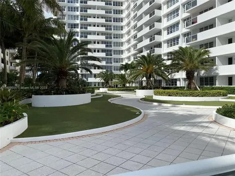 100 Lincoln Road Miami Beach FL 33139