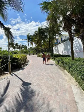 100 Lincoln Road Miami Beach FL 33139