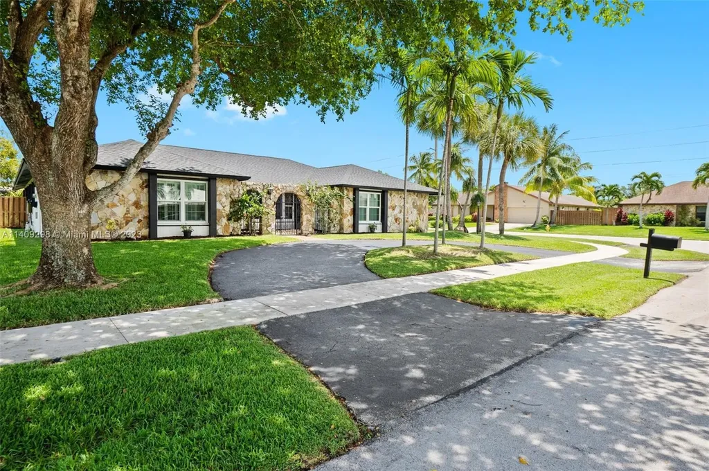 7601 NW 12th Court Plantation FL 33322