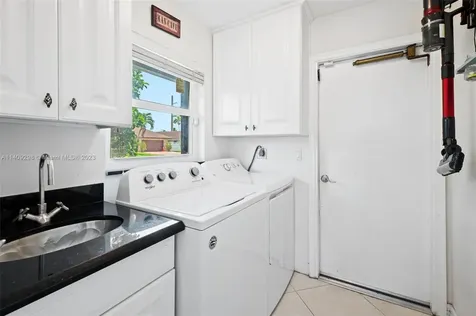 7601 NW 12th Court Plantation FL 33322