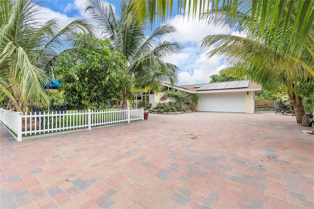 371 Bishop Drive Delray Beach FL 33445