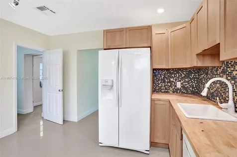 210 N 72nd Avenue Hollywood FL 33024