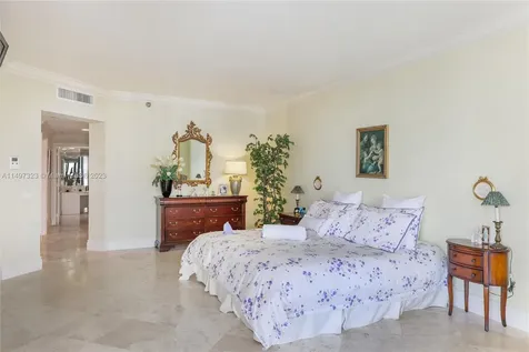 21150 NE 38th Avenue Miami FL 33180