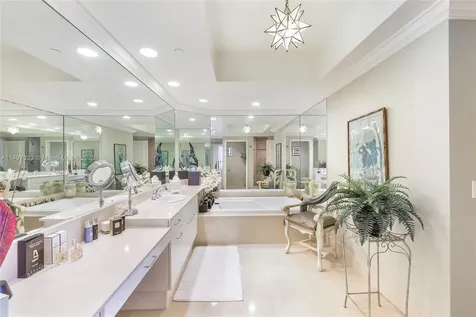 21150 NE 38th Avenue Miami FL 33180