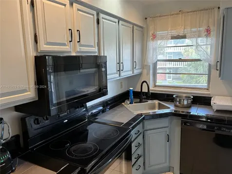 181 NE 14th Avenue Hallandale Beach FL 33009