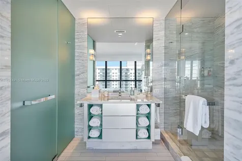 2201 Collins Avenue Miami Beach FL 33139