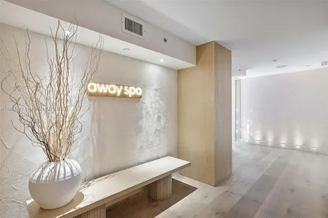 2201 Collins Avenue Miami Beach FL 33139