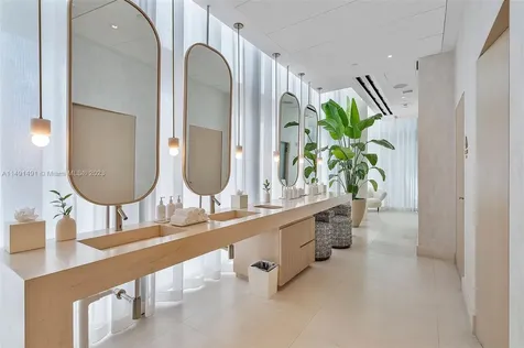 2201 Collins Avenue Miami Beach FL 33139