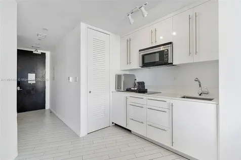2201 Collins Avenue Miami Beach FL 33139