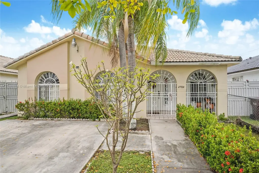 2784 W 70th Street Hialeah FL 33016