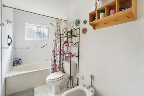 2784 W 70th Street Hialeah FL 33016
