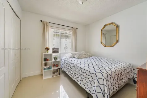 2784 W 70th Street Hialeah FL 33016