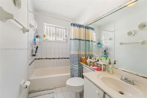 2784 W 70th Street Hialeah FL 33016